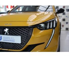 Peugeot 208 HDI GT 5P de 2021 con 11.974 Km por 19.900 EUR. en Pontevedra