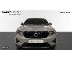 Volvo XC40 XC40 Core, B3 (gasolina), Gasolina de 2022 con 5.086 Km por 41.900 EUR. en Jaen