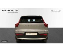 Volvo XC40 XC40 Core, B3 (gasolina), Gasolina de 2022 con 5.086 Km por 41.900 EUR. en Jaen