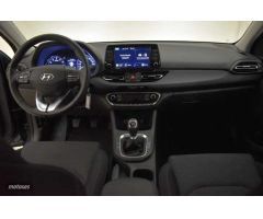 Hyundai i30 1.5 DPI Klass SLX 110 de 2023 con 11.507 Km por 19.990 EUR. en Pontevedra