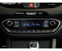 Hyundai i30 i30 CW 1.6CRDi Tecno Sky 116 de 2019 con 208.250 Km por 11.490 EUR. en Cadiz
