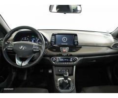 Hyundai i30 i30 CW 1.6CRDi Tecno Sky 116 de 2019 con 208.250 Km por 11.490 EUR. en Cadiz