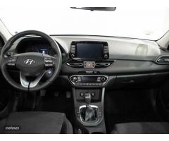 Hyundai i30 1.5 DPI Klass SLX 110 de 2023 con 17.283 Km por 19.490 EUR. en Cadiz