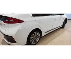 Hyundai Ioniq 1.6 GDI Tecno de 2019 con 64.910 Km por 18.500 EUR. en Almeria