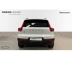 Volvo XC40 XC40 Momentum Core, T2 (gasolina - aut) de 2022 con 17.303 Km por 29.900 EUR. en Navarra