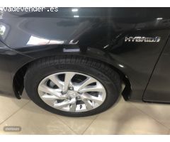 Toyota Auris HIBRIDO 1.80100 CV de 2016 con 118.000 Km por 14.500 EUR. en Tenerife
