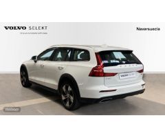 Volvo V 60 V60 Cross Country Pro, B4 AWD mild hybrid (diesel) de 2022 con 21.667 Km por 42.650 EUR.