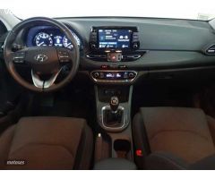 Hyundai i30 1.5 DPI Klass SLX 110 de 2023 con 13.827 Km por 19.200 EUR. en Granada