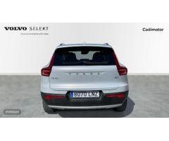 Volvo XC40 XC40 Momentum Pro, B4 mild-hybrid de 2021 con 60.580 Km por 31.990 EUR. en Sevilla