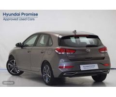 Hyundai i30 1.5 DPI Klass SLX 110 de 2023 con 13.384 Km por 19.900 EUR. en Huelva