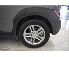 Hyundai Kona 1.0 TGDI Maxx 4x2 de 2023 con 8.915 Km por 21.995 EUR. en Sevilla