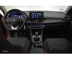 Hyundai i30 1.5 DPI Klass SLX 110 de 2023 con 7.942 Km por 19.400 EUR. en Huesca
