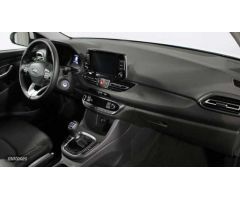 Hyundai i30 1.5 DPI Klass SLX 110 de 2023 con 13.790 Km por 20.600 EUR. en Barcelona