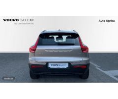 Volvo XC40 XC40 Plus, B3 mild hybrid, Gasolina, Dark de 2023 con 24.164 Km por 39.900 EUR. en La Rio