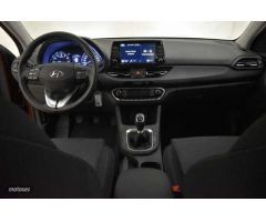 Hyundai i30 1.5 DPI Klass SLX 110 de 2023 con 10.658 Km por 19.400 EUR. en Madrid