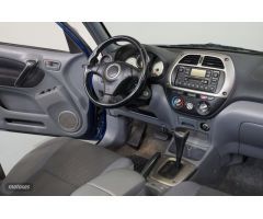 Toyota RAV 4 2.0i Sol 4x4. Automatico. En automocionpere de 2004 con 176.000 Km por 7.990 EUR. en Ta