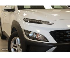 Hyundai Kona 1.0 TGDI Maxx de 2023 con 10.472 Km por 212.290 EUR. en Cadiz