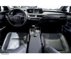 Lexus UX 250h Executive Navigation 2wd de 2019 con 67.245 Km por 28.490 EUR. en Madrid