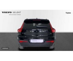 Volvo XC40 1.5 T2 MOMENTUM CORE 129 5P de 2022 con 23.708 Km por 30.900 EUR. en Ciudad Real
