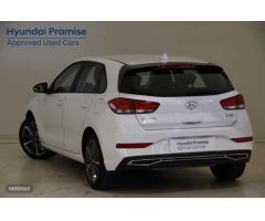 Hyundai i30 1.5 DPI Klass SLX 110 de 2022 con 13.450 Km por 20.300 EUR. en Sevilla