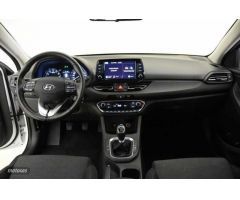 Hyundai i30 1.5 DPI Klass SLX 110 de 2022 con 13.600 Km por 20.400 EUR. en Sevilla