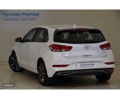 Hyundai i30 1.5 DPI Klass SLX 110 de 2022 con 17.015 Km por 20.590 EUR. en Sevilla