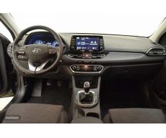 Hyundai i30 1.5 DPI Klass SLX 110 de 2023 con 7.906 Km por 19.990 EUR. en Pontevedra
