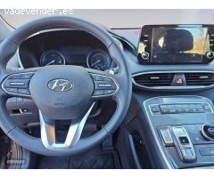 Hyundai Santa Fe Santa Fe 1.6TGDI HEV Klass 7pl 2WD 6AT de 2023 con 3.500 Km por 39.900 EUR. en Madr