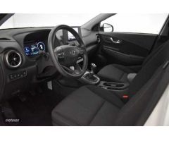 Hyundai Kona 1.0 TGDI Maxx 4x2 de 2023 con 17.490 Km por 20.900 EUR. en Segovia