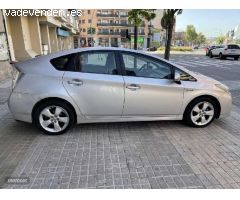 Toyota Prius 1.8 Hsd Executive de 2012 con 194.000 Km por 10.990 EUR. en Barcelona