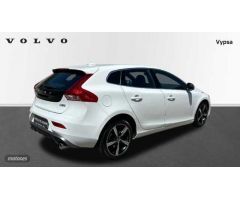Volvo V 40 2.0 D2 R-DESIGN MOMENTUM 120 5P de 2016 con 53.263 Km por 16.900 EUR. en Cordoba