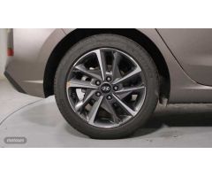 Hyundai i30 1.5 DPI Klass SLX 110 de 2023 con 14.659 Km por 20.500 EUR. en Barcelona