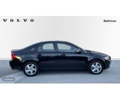 Volvo S 40 S40 D4 Momentum Automatico de 2010 con 134.000 Km por 8.900 EUR. en Madrid