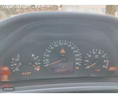 Mercedes Clase CLK 230 kompressor Elegance de 2001 con 273.000 Km por 3.000 EUR. en Pontevedra