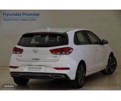 Hyundai i30 1.5 DPI Klass SLX 110 de 2022 con 16.943 Km por 19.980 EUR. en Sevilla