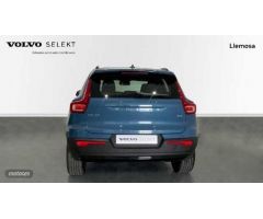 Volvo XC40 XC40 Plus, B4 (gasolina), Gasolina, Dark de 2023 con 11.000 Km por 44.900 EUR. en Lleida