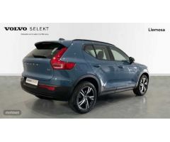 Volvo XC40 XC40 Plus, B4 (gasolina), Gasolina, Dark de 2023 con 11.000 Km por 44.900 EUR. en Lleida