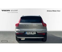 Volvo XC40 XC40 Essential, T2 automatico, Gasolina de 2022 con 12.621 Km por 31.500 EUR. en Alicante