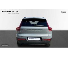 Volvo XC40 XC40 Plus, B3 mild hybrid, Gasolina, Dark de 2023 con 6.368 Km por 40.900 EUR. en Cordoba
