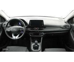 Hyundai i30 1.5 DPI Klass SLX 110 de 2023 con 7.934 Km por 19.900 EUR. en Barcelona