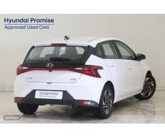 Hyundai i20 1.0 TGDI Klass 100 de 2023 con 11.428 Km por 17.500 EUR. en Barcelona