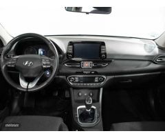 Hyundai i30 1.5 DPI Klass SLX 110 de 2023 con 10.339 Km por 19.990 EUR. en Cadiz