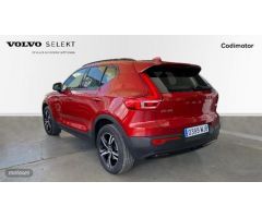 Volvo XC40 XC40 Plus, B3 mild hybrid, Gasolina, Dark de 2023 con 13.300 Km por 39.490 EUR. en Huelva