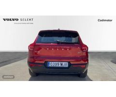 Volvo XC40 XC40 Plus, B3 mild hybrid, Gasolina, Dark de 2023 con 13.300 Km por 39.490 EUR. en Huelva