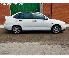 Seat Cordoba 1.6 i Dreams 75 CV de 1999 con 153.000 Km por 1.452 EUR. en Madrid