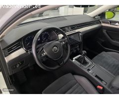 Volkswagen Passat Sport 2.0 TDI 110kW (150CV) de 2019 con 43.000 Km por 23.300 EUR. en Malaga
