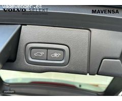 Volvo XC 60 XC60 Plus, B4 (gasolina), Gasolina, Bright de 2023 con 22.452 Km por 47.900 EUR. en Bada
