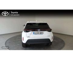 Toyota Yaris Cross 120h Style de 2023 con 4.882 Km por 27.490 EUR. en MADRID