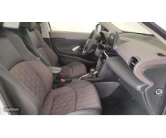 Toyota Yaris Cross 120h Style de 2023 con 4.882 Km por 27.490 EUR. en MADRID