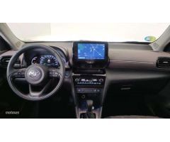 Toyota Yaris Cross 120h Style de 2023 con 4.882 Km por 27.490 EUR. en MADRID